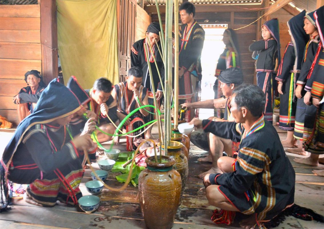 Rượu cần Tây Nguyên - Tinh hoa văn hóa dân tộc Việt